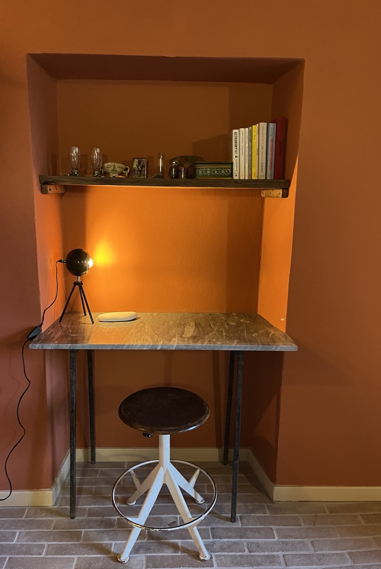 Desk nook